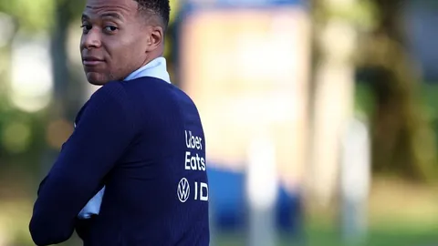 火箭主场战胜鹈鹕，阿门因伤未能出战